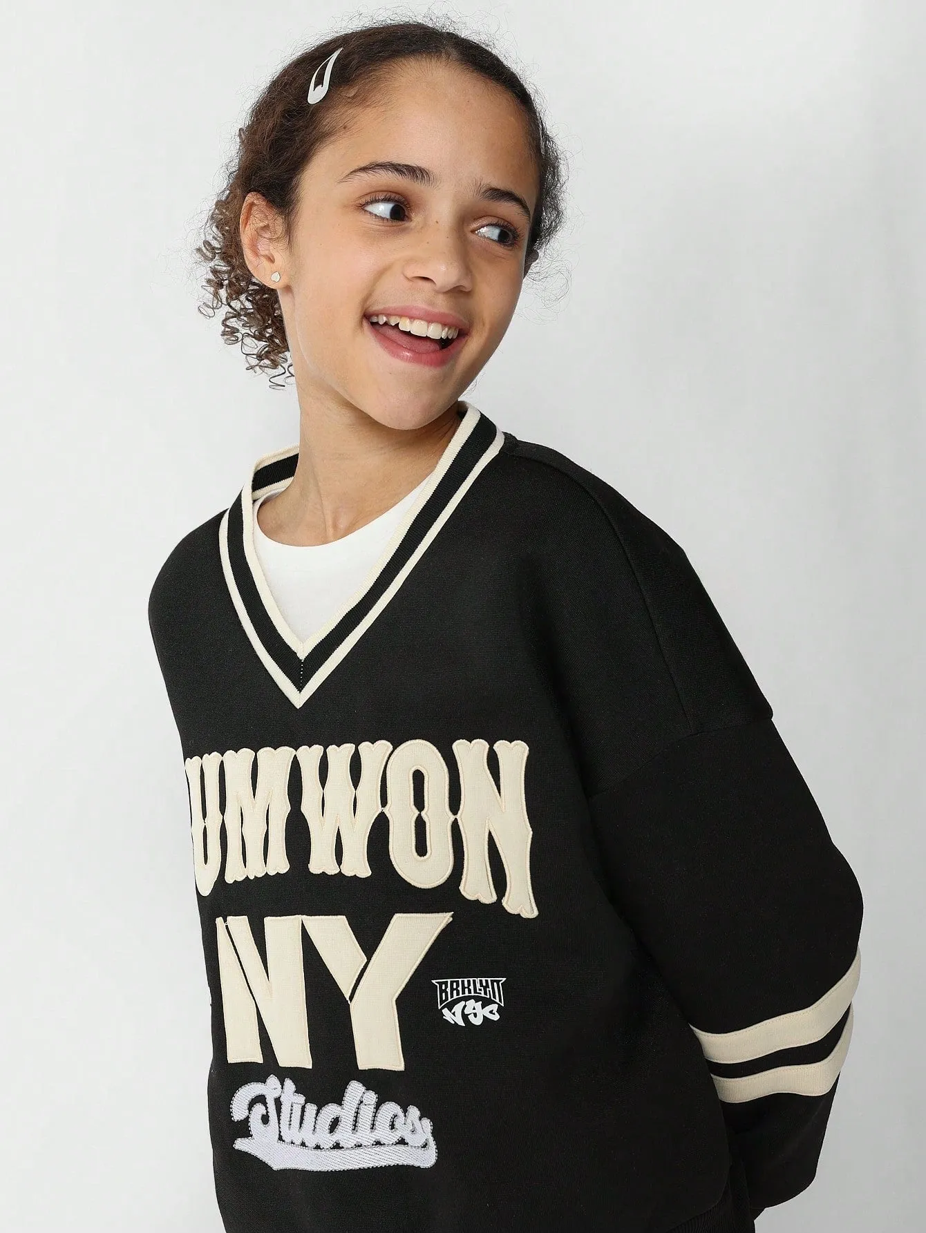 Tween Girls Oversized Fit Crew Sweatshirt With Applique Graphic